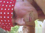 Alte Oma wird vom Stallburschen gefickt