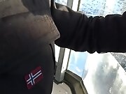 vic gode sa chatte poilue a en gicler dans le teleferique