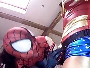 trio avec deux lesbiennes déguisées en superman