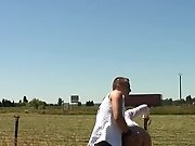 Ce salade me baise dans un champ