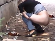 Hidden pee outdoors