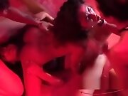Orgia BDSM en Horny Belle en el SEB 2018