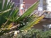 matura si spalma crema solare